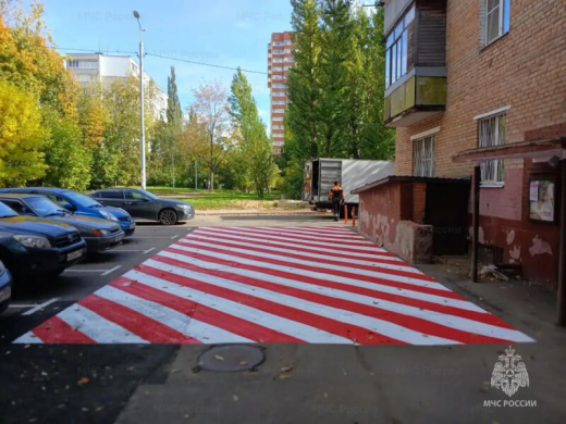 В городском округе Щёлково продолжают размечать площадки для пожарной техники во дворах многоквартирных домов