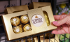 Baza: Москвич потребовал от бывшей вернуть съеденные конфеты Ferrero Rocher и выпитую воду