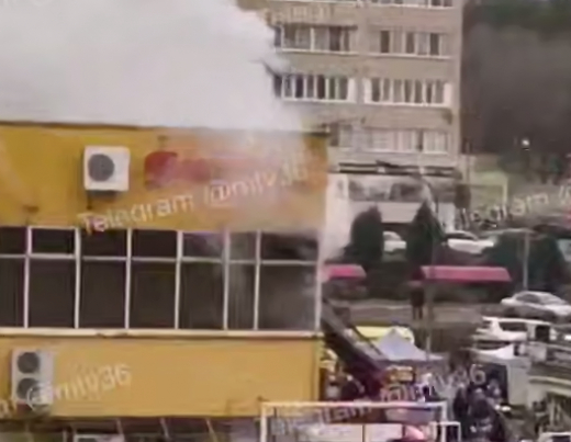 Торговый центр вспыхнул в Нововоронеже