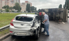 Грузовик врезался в легковушку и перевернулся в Воронеже