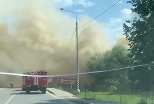 Крупный пожар произошел на спиртзаводе в подмосковном селе Осташево