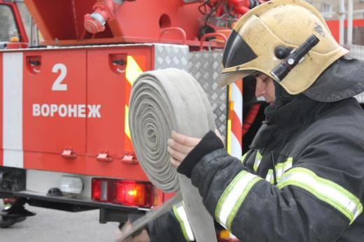 Из горящей многоэтажки на левом берегу Воронежа эвакуировали 17 человек