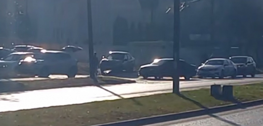 Воронежцы выстроились в очередь на шиномонтажке