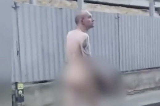 Мужчина прогулялся голышом по центру Москвы и попал на видео