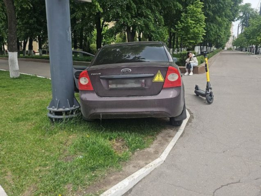 Женщину на тротуаре сбили у правительства Воронежской области