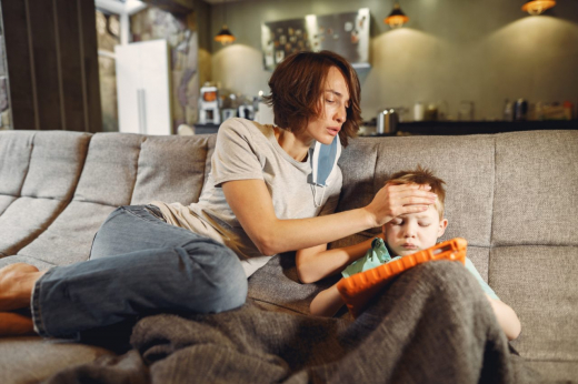 «Гонконгский грипп бьёт по слуху и сердцу» – врач рассказал об осложнениях опасного вируса