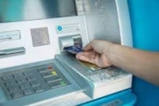 Уголовное дело завели на крымчанку, забравшую из банкомата 6 тыс рублей