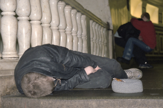 «Твари бездушные!» Москвичи поспорили из-за подростков, избивших бомжа