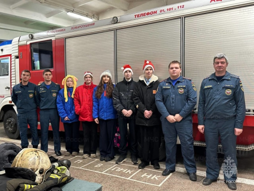 Школьники Долгопрудного поздравили спасателей с наступающим профессиональным праздником