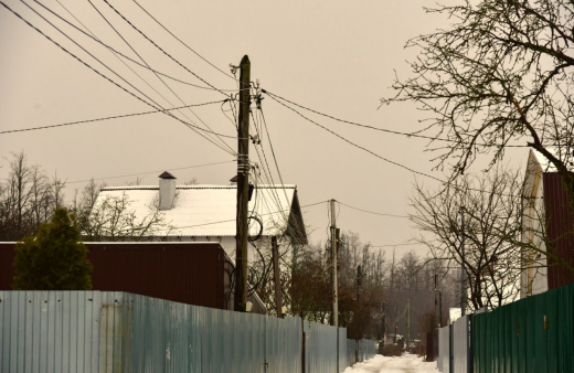 «Я на кабель ни копейки не дам». Не все жители Дальних садов согласны скидываться на модернизацию электросетей