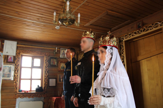 В Воронеже в колонии впервые повенчались осуждённый и его супруга