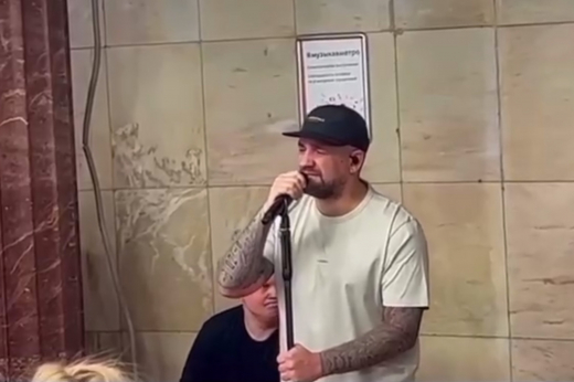 Опубликовано видео выступления рэпера Басты в переходе московского метро