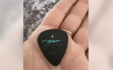 Медиатор солиста Tokio Hotel продают в Воронеже за полмиллиона