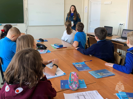 Инспекторы ГИМС рассказали школьникам об опасностях на водоемах зимой