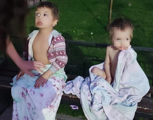 В Воронеже многодетных родителей оштрафовали за голых детей в подъезде