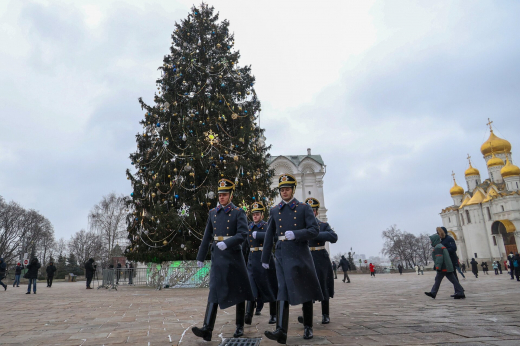 Елка в Кремле вошла в десятку самых высоких новогодних деревьев в мире