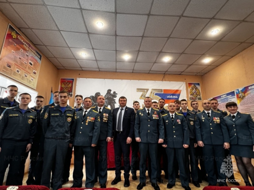 В Раменском пожарно-спасательном гарнизоне 13 молодых сотрудников приняли Присягу