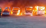 Десятки горящих маршруток и автобусов на автостоянке в Ногинске попали на видео