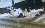 В Москве женщина украла оставленную без присмотра снегоуборочную машину