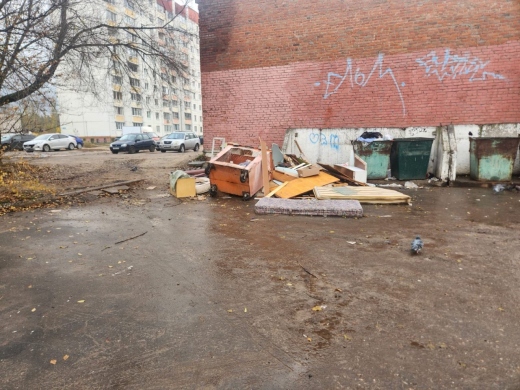 Воронежцы устроили свалку из старых матрасов и ненужной мебели в микрорайоне Тенистый