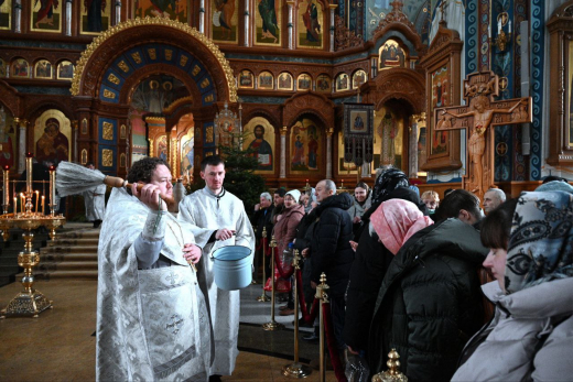 Святая вода на Крещение: где набирать, как пить и хранить, рассказывает священник