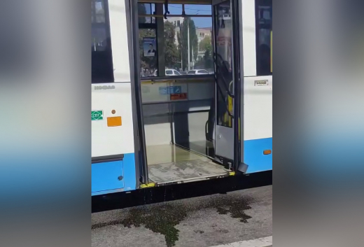 Кипящая жидкость пролилась на пассажиров автобуса в Воронеже