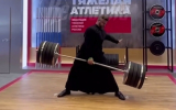 Священник-атлет из Воронежа поднял одной рукой штангу в 200 килограмм
