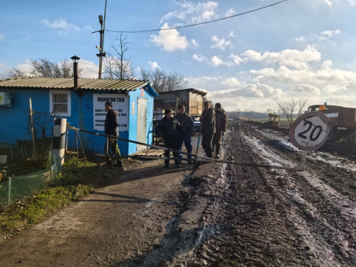 Мусорщики не пустили экологов и полицию на свалку в Воронежской области