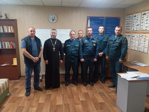 Традиции и безопасность: настоятель храма посетил пожарную часть