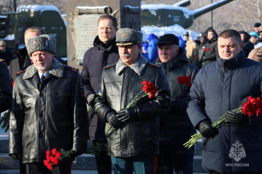 Торжественная церемония возложения венков и цветов на Аллее героев