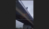 Мужчина прогулялся по перилам второго яруса Северного моста в Воронеже