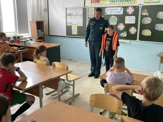 Инспекторы ГИМС провели профилактическую беседу с детьми в подольском лагере