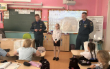 Безопасность превыше всего: Сотрудники МЧС провели урок жизни в домодедовской школе №12