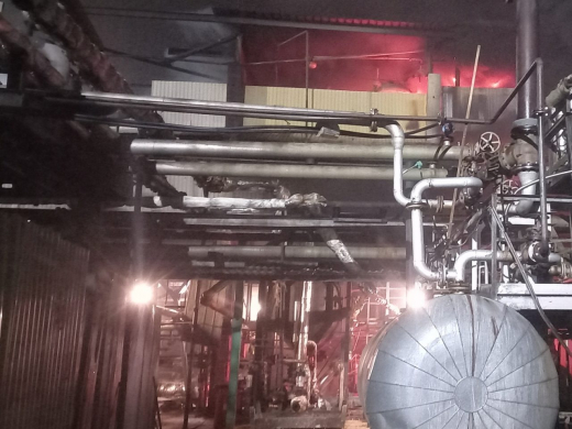 Сильный пожар вспыхнул на заводе под Воронежем