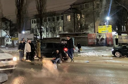 Девушка на «КИА» сбила пешехода у остановки в Воронеже