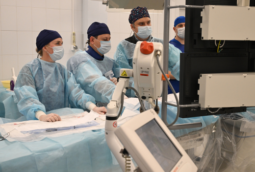 Московские врачи спасли ребенку ногу, которая попала в снегоуборочную машину