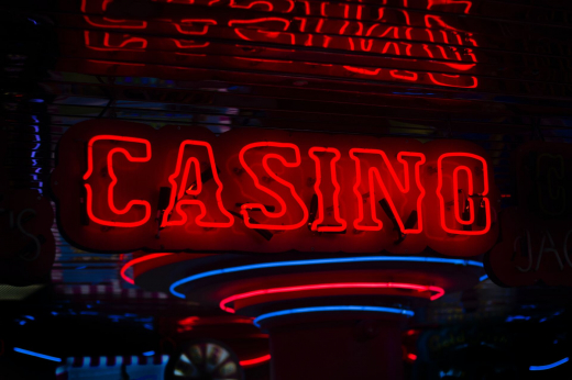 Онлайн-казино и букмекеры стали отмывать деньги через счета пользователей