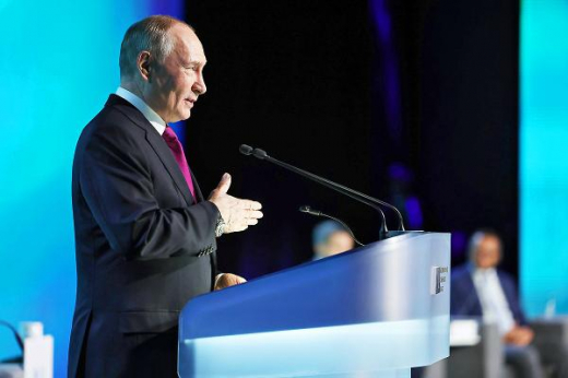 Президент поручил сделать из России ИИ-империю