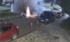 Электросамокат вспыхнул на парковке с авто в Москве и попал на видео