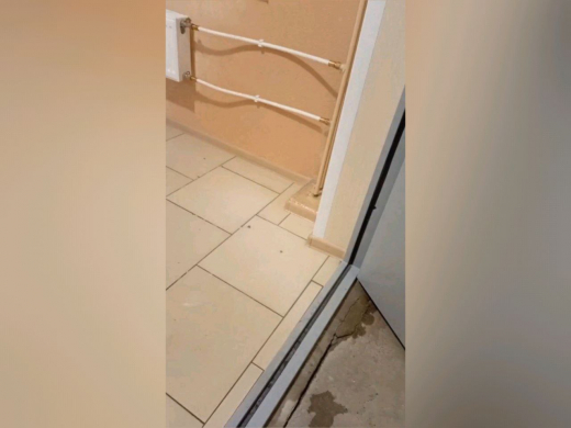 Жители высотки в Воронеже остались на неделю без лифтов после потопа