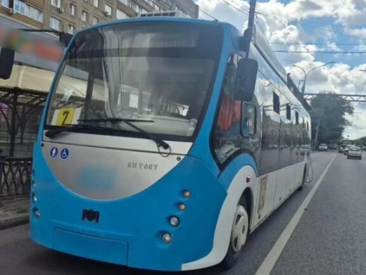Троллейбус сбил женщину на «зебре» в центре Воронежа