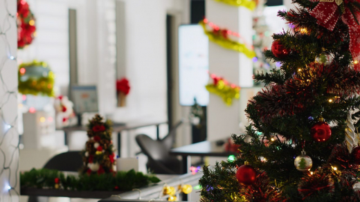 Воронежцам сообщили график работы ЗАГСов, поликлиник и МФЦ в новогодние праздники