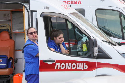 В Москве спасатели помогли врачам госпитализировать 300-килограммового мужчину