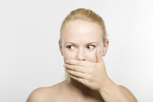 Названы основные причины появления неприятного запаха изо рта