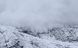 Виктория Боня сняла видео в горах со сходящей в ее сторону снежной лавиной