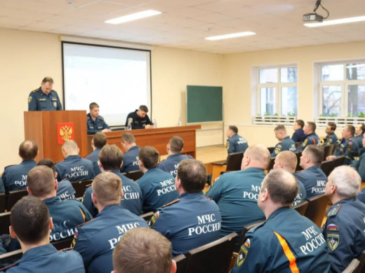 В специальном отделе № 6 состоялось занятие по безопасности дорожного движения для водителей МЧС России