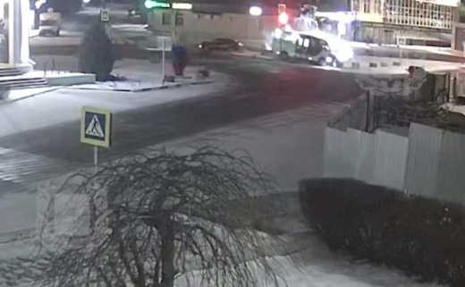 Момент столкновения «Лады» и «ГАЗели» у памятника под Воронежем попал на видео
