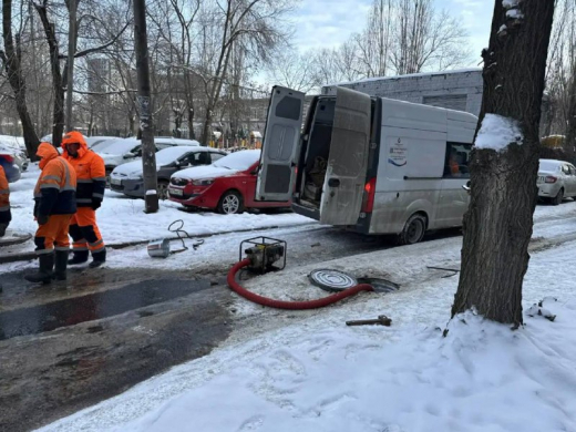 Дома на двух улицах в Воронеже остались без воды из-за упавшего давления
