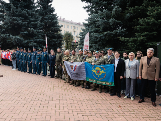 В Клину сотрудники МЧС приняли участие в передаче высокотехнологичного оборудования бойцам специальной военной операции
