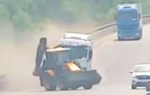 Момент смертельного ДТП с трактором и фурой в Воронеже попал на видео